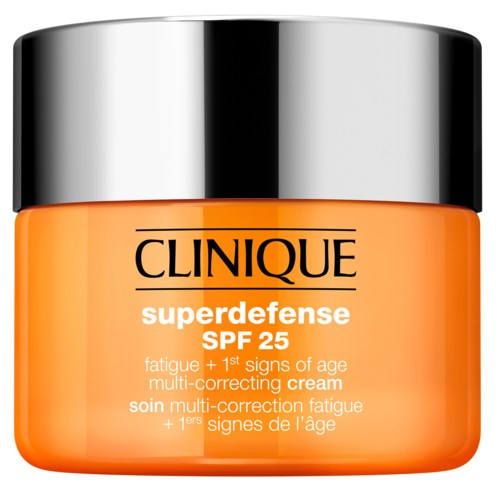 Oranssi kasvovoidepurkki hopeisella kannella, merkinnällä Clinique superdefense SPF 25 ihon suojaamiseen.