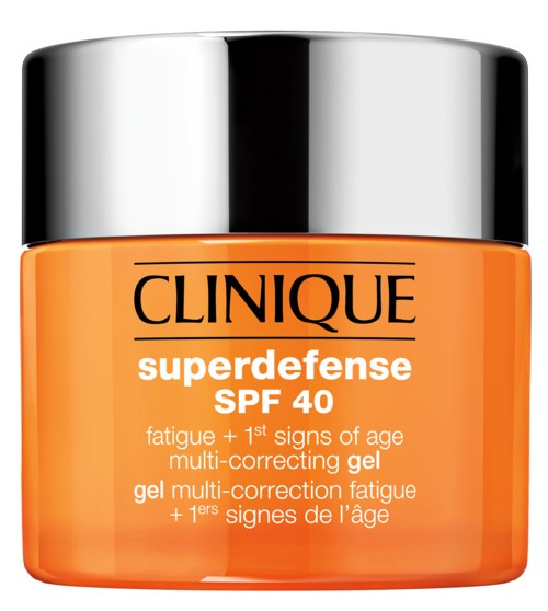 Oranje pot met zwarte en zilveren deksel, labels voor Clinique superdefense SPF 40 crème, bestrijdt vermoeidheid en tekenen van veroudering.