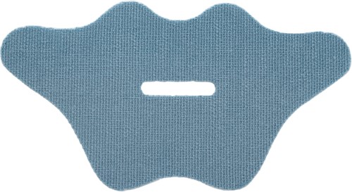 Een blauwe getextureerde masker met oogopeningen en een kleine neusopening, mogelijk voor huidverzorging of medisch gebruik.