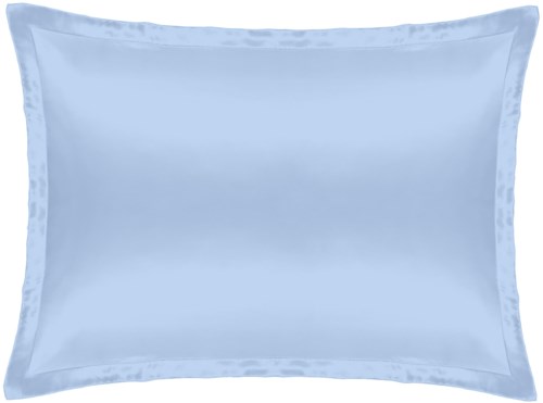 Ein hellblaues Kissen mit glänzenden Kanten und glatter Oberfläche auf schwarzem Hintergrund.
