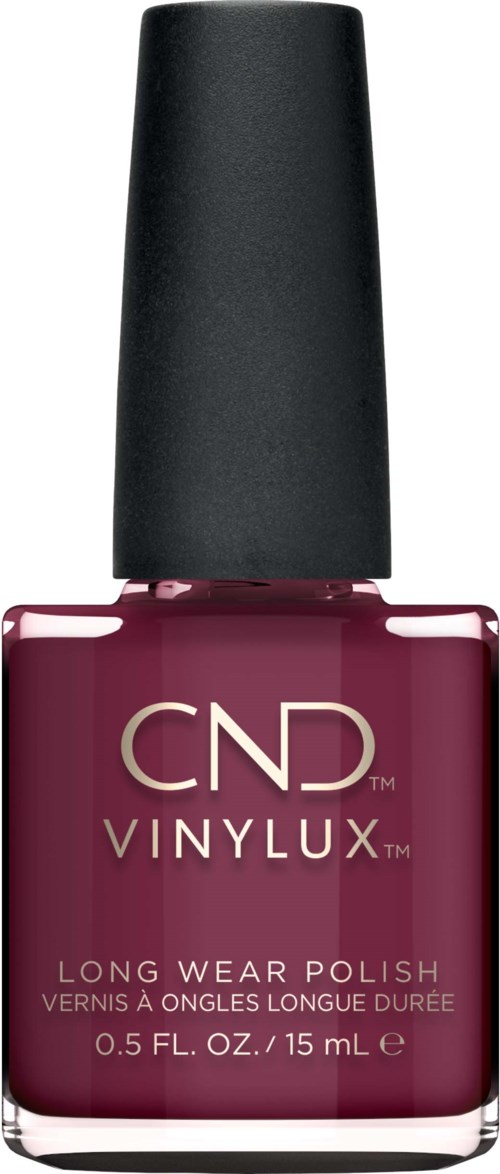 Eine Flasche dunkellila Nagellack mit schwarzem Deckel, beschriftet 'CND VINYLUX LONG WEAR POLISH'.