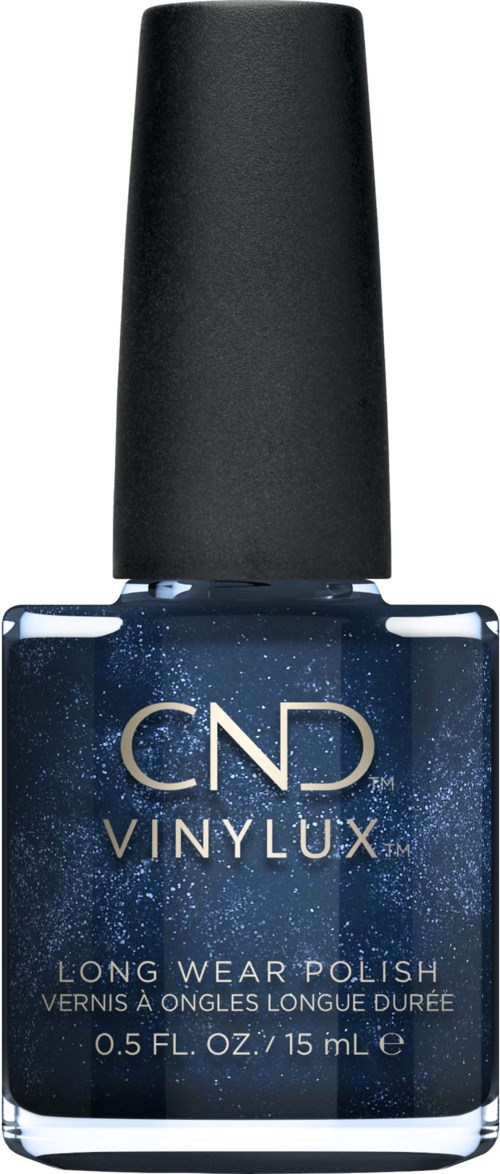 Eine dunkelblaue Nagellackflasche mit schwarzem Deckel, Beschriftung 'CND VINYLUX' und 'Long Wear Polish', 0,5 fl oz.