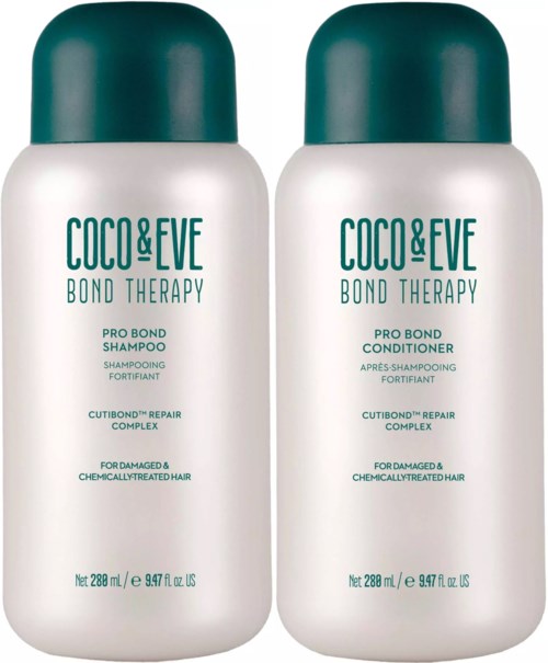 To hvite flasker med mørke grønne korker for sjampo og balsam fra Coco & Eve Bond Therapy-serien.