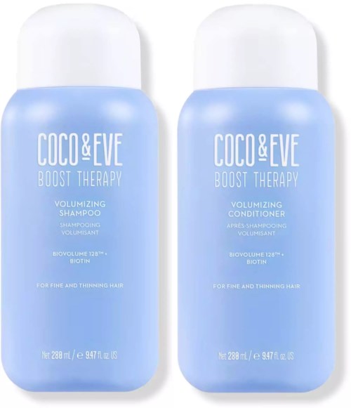 To blå flasker med Coco & Eve Boost Therapy volumizing sjampo og balsam med hvite lokk.