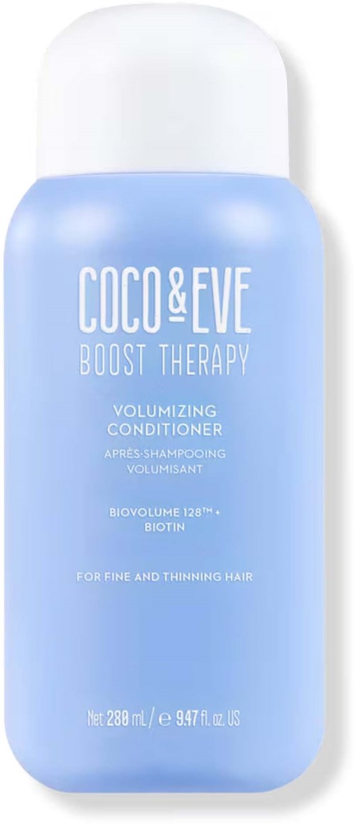 Lyseblå flaske med hvit hette, merket Coco&Eve Boost Therapy Volumizing Conditioner for fint hår.