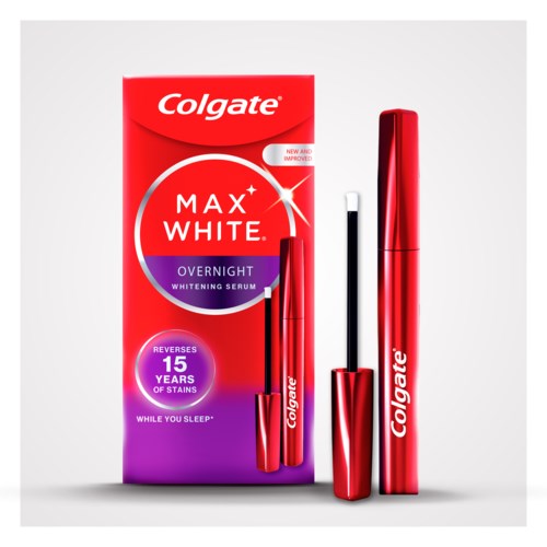 Eine Schachtel und zwei rote Tuben mit Colgate Max White Overnight Whitening Serum, eine mit einem Applikator.