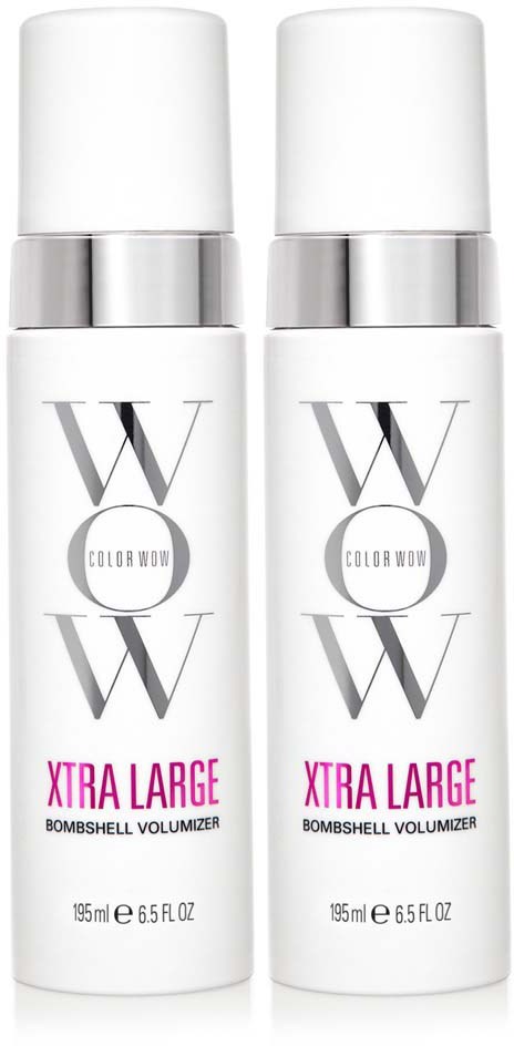 Twee witte flessen haarlak met de labels 'XTRA LARGE' en 'BOMBSHELL VOLUMIZER'.