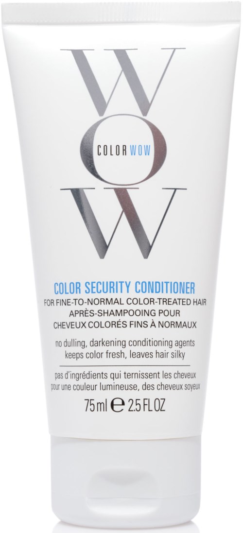 Een witte tube met kleurbeveiligingsconditioner met zwarte, grijze en blauwe tekst, en een minimalistisch ontwerp.