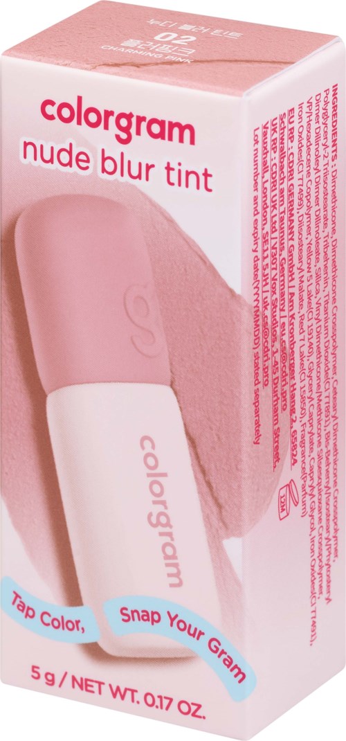 En rosa pakke med Colorglam Nude Blur Tint sminkeprodukt, med en stempe og tekst som beskriver funksjoner og bruk.