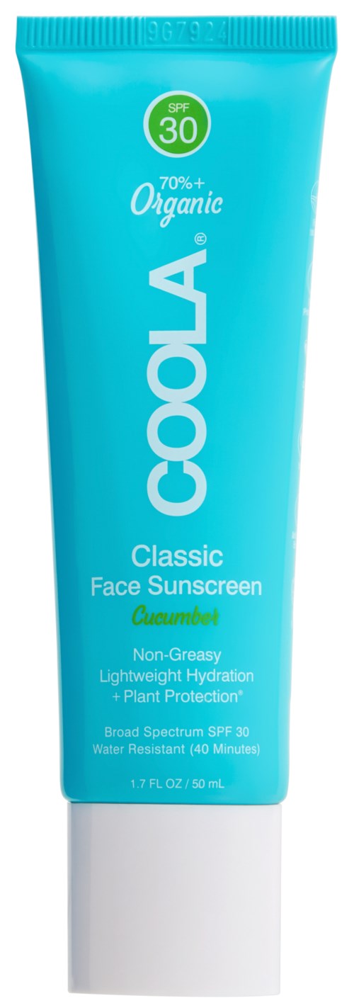 En lyseblå tube med Coola Organic Classic Face Sunscreen med SPF 30, lett, ikke-igrant, vannavvisende og egnet for huden.