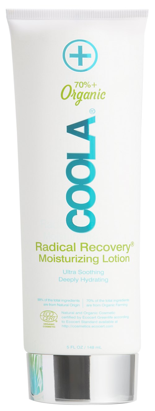 En hvit tube med kaldende lotion med blå og grøn tekst, merket 'Coola' og 'Radical Recovery Moisturizing Lotion.'