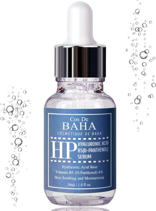 Een klein glazen flesje met pipetdop, gelabeld 'Hyaluronic Acid B5 Serum', omgeven door waterbellen.