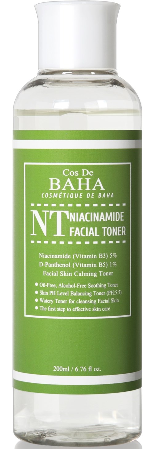 Klare Flasche mit grünem Etikett, zeigt Inhaltsstoffe und Marke des Niacinamide Gesichtswassers.