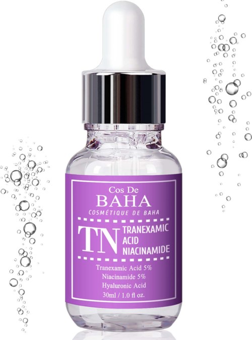 En liten glasflaska med pipett, lila etikett och vätska inuti, märk med hudvård med Tranexamic Acid och Niacinamide.