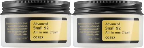 Twee potjes van Advanced Snail 92 All in one Cream door COSRX, met zwarte deksels en witte labels, naast elkaar.