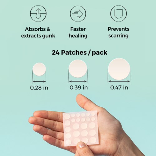 Een hand houdt een pakket van 24 pleisters met verschillende maten voor genezing en bescherming.