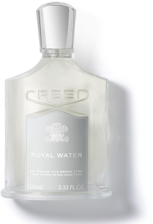 En klar parfymeflaske med en sølvhette, merket 'CREED' og 'ROYAL WATER,' inneholder parfyme.