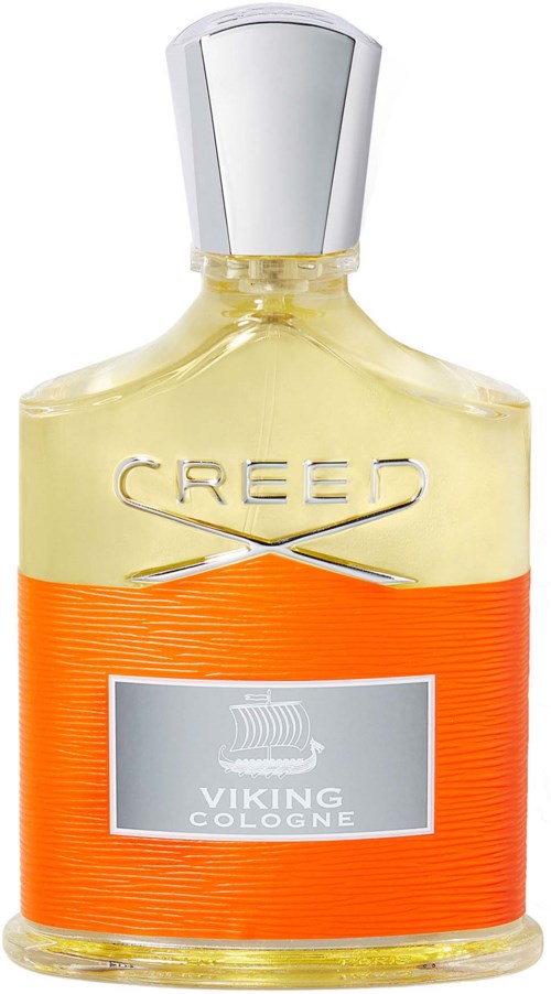 En parfymeflaske med hvit lokk, gult innhold og oransje etikett med teksten Viking Cologne. Merket Creed er på flasken.