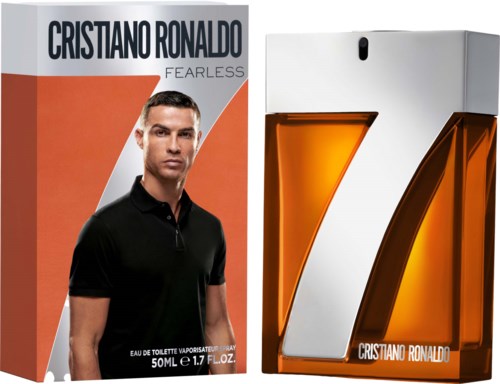 Ein Parfümset und Flasche mit Cristiano Ronaldo's Fearless-Design und Logo mit einer fetten Zahl 7.