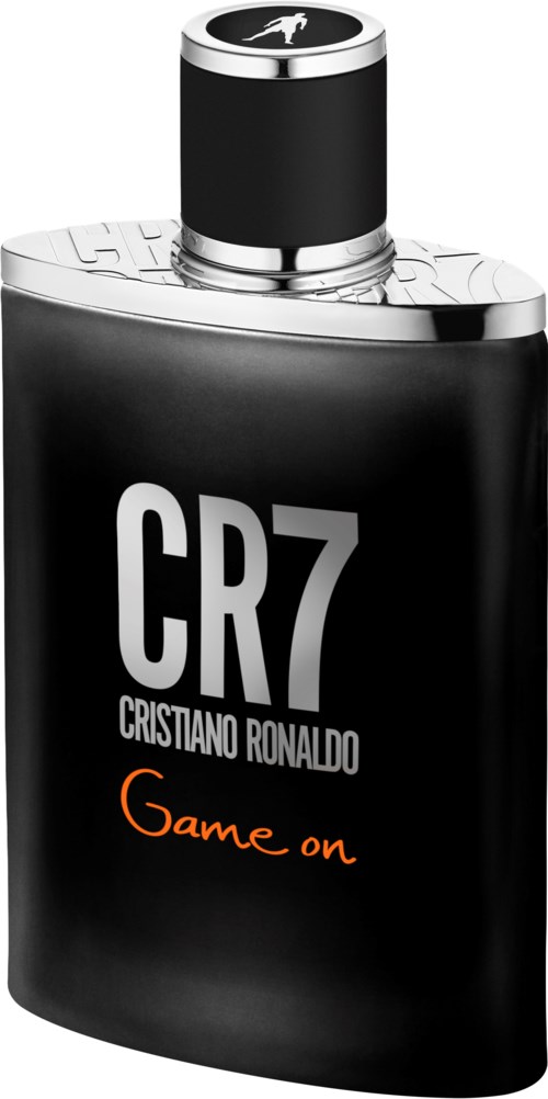 Eine schwarze Flasche mit silberner Kappe, beschriftet CR7 Cristiano Ronaldo, mit orangefarbenem Text 'Game on'.
