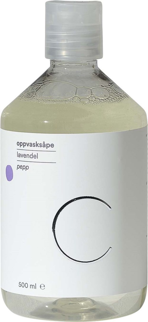 En flaska med klar vätske, som är tvål märkt på norska med lavendel doft och pepp. Etiketten har minimal text och ett stort 'C'.