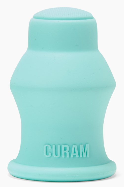 Eine hellblaue Flasche mit Schraubverschluss und dem Wort "CURAM" eingraviert.