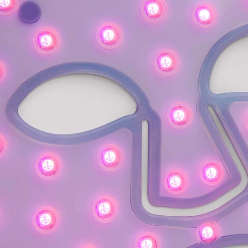 Neonvalo-tulkki, jossa on pinkkejä valoja ja leikatut muodot. Tulkki on muovia täynnä valoa hehkuvia lamppuja.