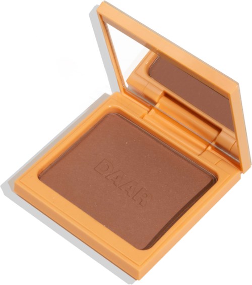 Bruine oogschaduw in een oranje opbergdoos met spiegel. De doos is open en toont de geperste make-up.