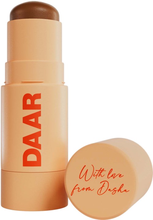 Een beige lippenstiftverpakking met rode tekst en een dop die zegt, "With love from Dasha."