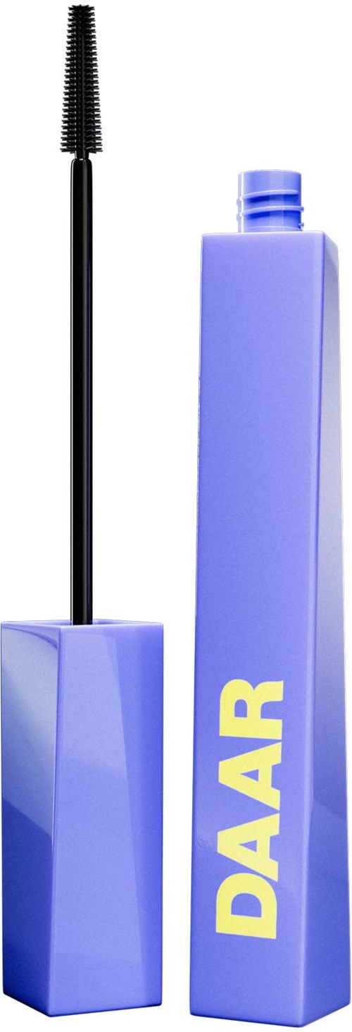 Blauwe mascara tube met het woord DAAAR en de borstel uitgestoken.