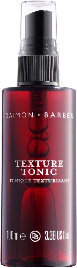 Rote Sprühflasche mit 'Texture Tonic' von Daimon Barber, Volumenangaben.