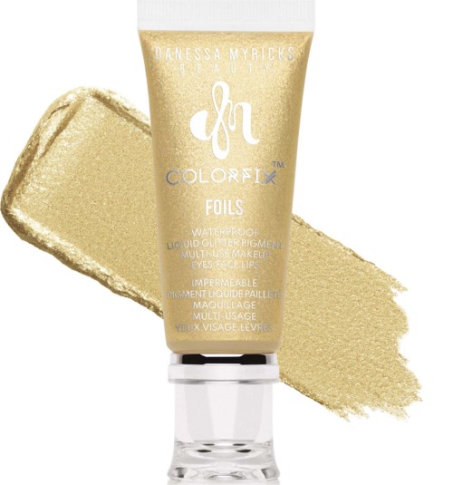 Een goudkleurige tube van Danessa Myrick's Beauty Colorfix Foils met een gouden streep erachter.