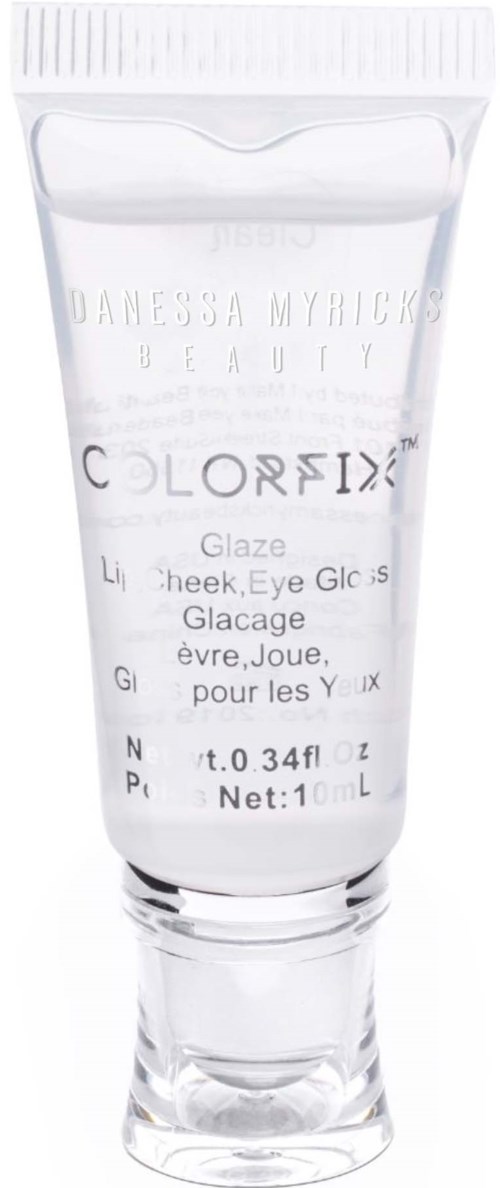 Kleine tube gel voor lippen, wangen en ogen van Danessa Myricks Beauty, gelabeld 'Colorfix'.