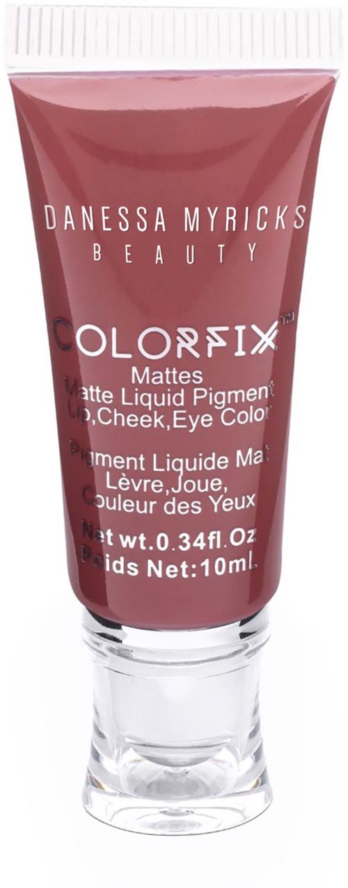 En tub med matt flytande pigment för läppar, kinder och ögon, i rödaktig färg med vit text.