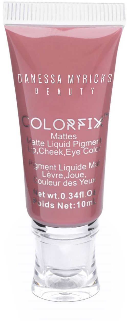 Een roze tube make-up met het label 'Danessa Myricks Beauty Colorfix Mattes' voor lippen, wangen en ogen.