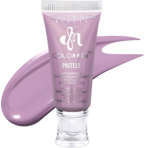 Een roze tube make-up crème met een smet in dezelfde kleur ernaast. Het product heet "Colorfix Pastels".