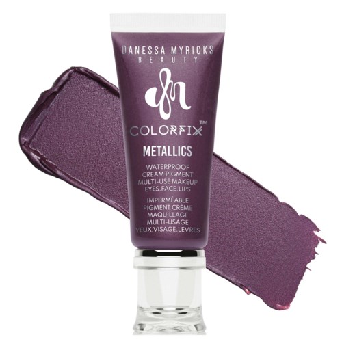 Paars lippenstift en verpakking met de merknaam Danessa Myricks en productdetails.