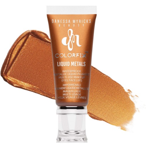 Een tube van Danessa Myricks Beauty Liquid Metals make-up met een proef erachter.