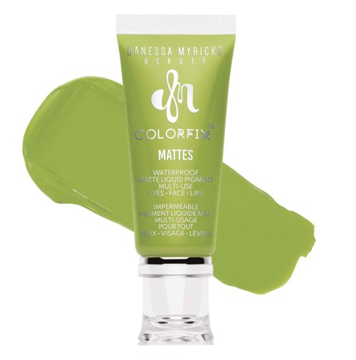 Een groene tube waterdichte matte vloeibare pigment voor ogen, gezicht en lippen van Danessa Myricks Beauty, genaamd Colorfix Mattes.