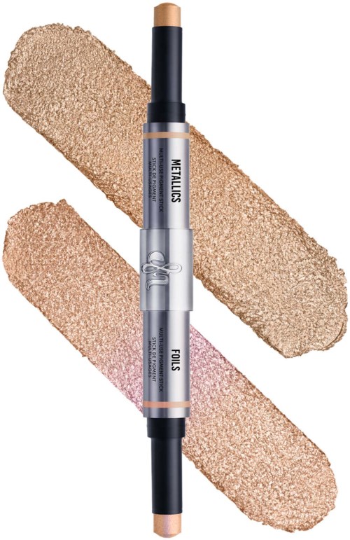 Doppelseitiger Highlighter mit Beigefarben und Pink, liegt auf geswatchten Make-up-Texturen.