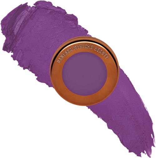 Ein lila Make-up-Produkt mit einem braunen Gehäuse und dem Text "MORPHE BRICKS BEAUT" darauf, zeigt Lila-Proben.