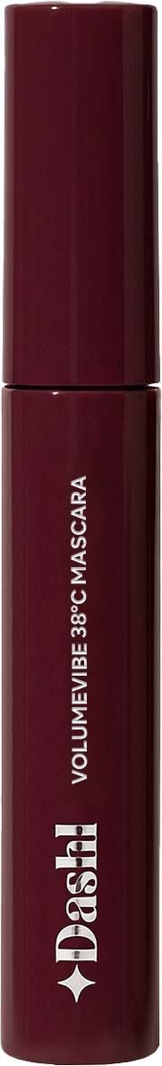 Donkerrode mascara-tube met witte tekst Volume B.3U. Mascara. Dash-logo en dop bovenaan.