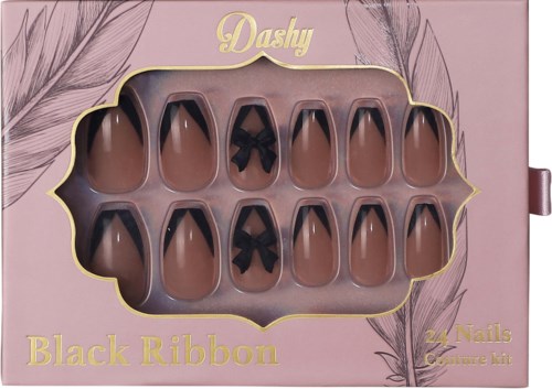 Een set van 24 kunstnagels in een roze doos met gouden en veer-ontwerpen, genaamd 'Black Ribbon'.