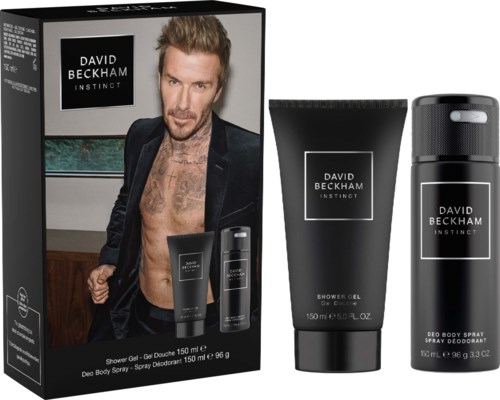 Förpackning för David Beckham Instinct duschgel, deodorant och body spray, med en modell och produktetiketter i bakgrunden.
