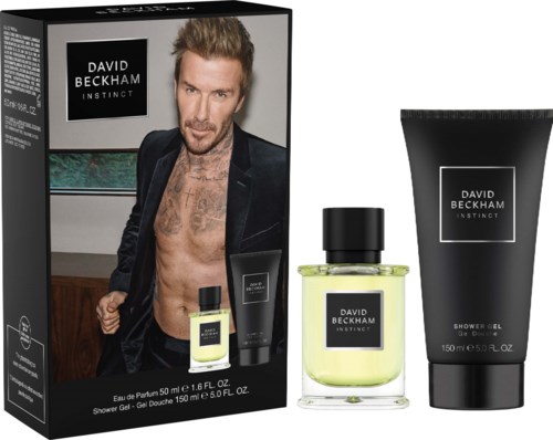 David Beckham Instinct parfympresentset med shower gel och ett foto av David Beckham med öppen skjorta.