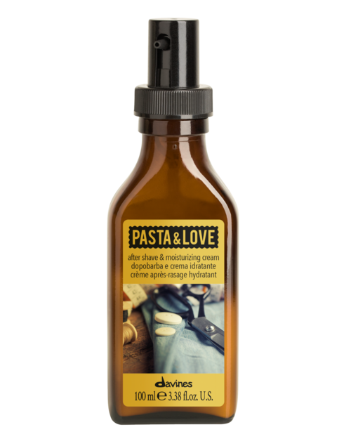 En brun sprayflaska med svart sprayhuvud märkt 'PASTA & LOVE' för aftershave och återfuktning.