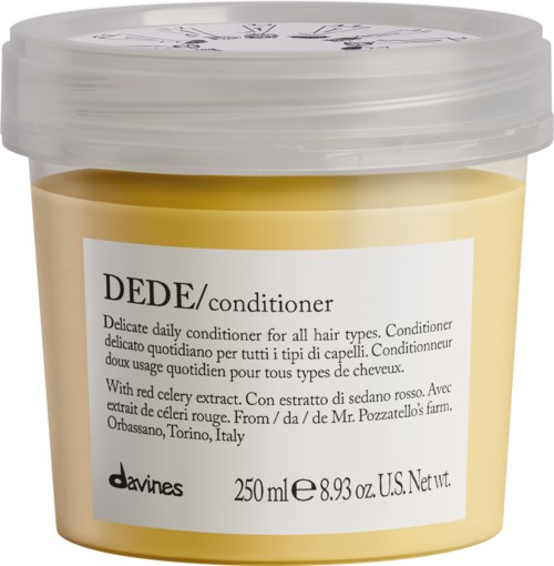 En gul behållare med Davines Dede balsam för alla hårtyper, med röda selleriextrakt, 250 ml.