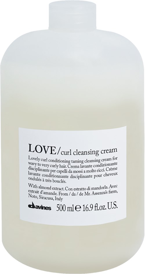 A white bottle of love/curl cleansing cream from Davines, 500 ml, with a simple label.