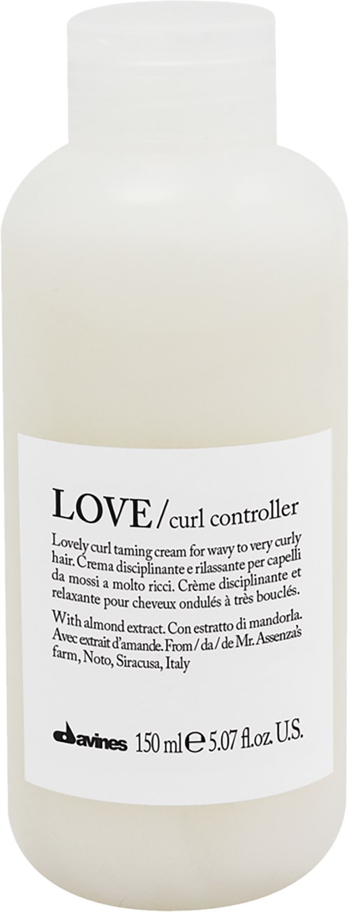 Vit flaska med love curl controller kräm, 150 ml, enkel etikett med svart text.