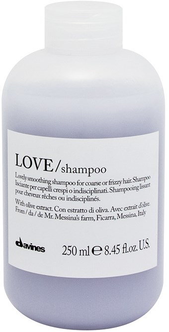 En vit flaska med LOVE-shampoo, 250 ml, med en enkel etikett och svart text. Den är för grovt eller frissigt hår.